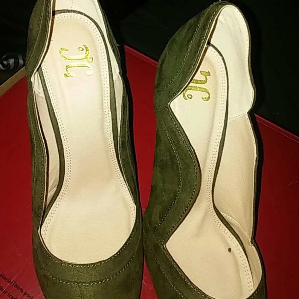 Heels - Picture 3 of 3